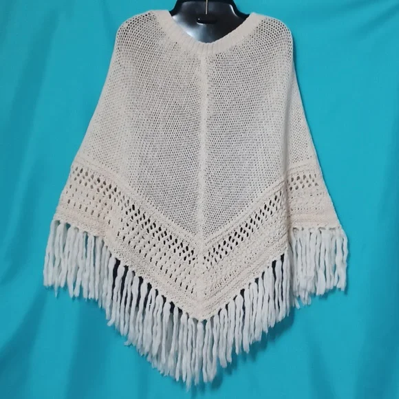 American Eagle Outfitters Beige Knitted Poncho With Fringes. Size XS/S - Picture 9 of 10